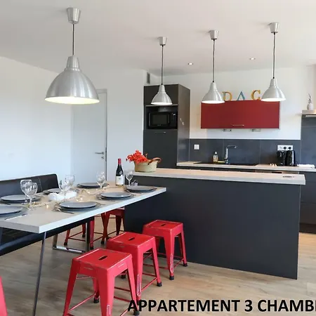 Grands Avec Parking Proche Centre *